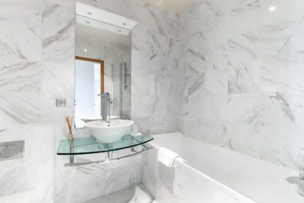 Avenue Montaigne Luxury Apartment 2Br 4P Париж Экстерьер фото